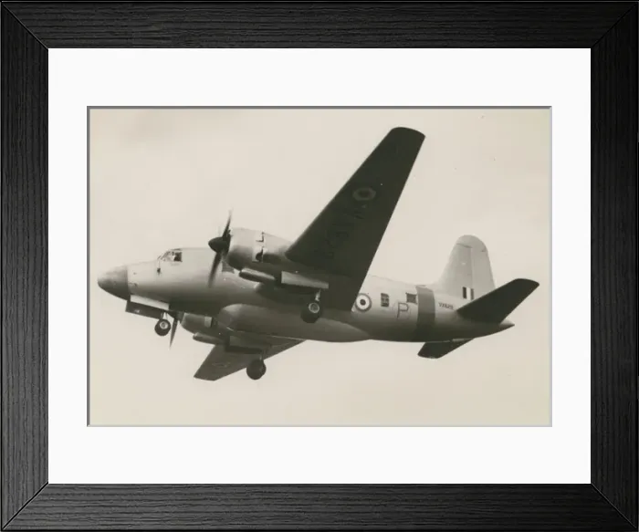 Framed Print : The prototype Vickers Type 668 Varsity, VX828 Framed Print : The prototype Vickers Type 668 Varsity, VX828