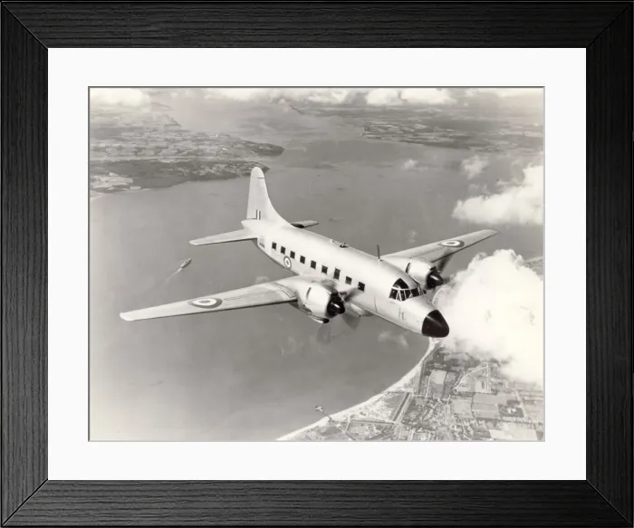 Framed Print : The prototype Vickers Type 668 Varsity, VX828 Framed Print : The prototype Vickers Type 668 Varsity, VX828