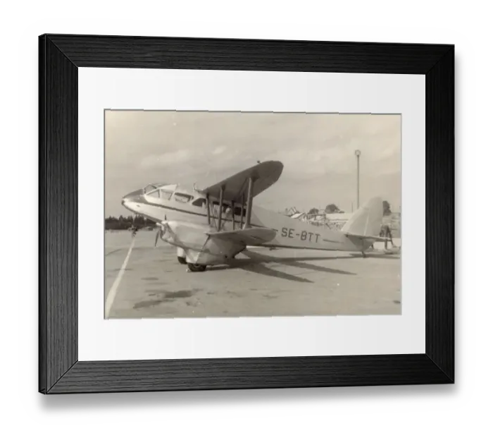 Framed Print : de Havilland DH89A Dragon Rapide, SE-BTT Framed Print : de Havilland DH89A Dragon Rapide, SE-BTT