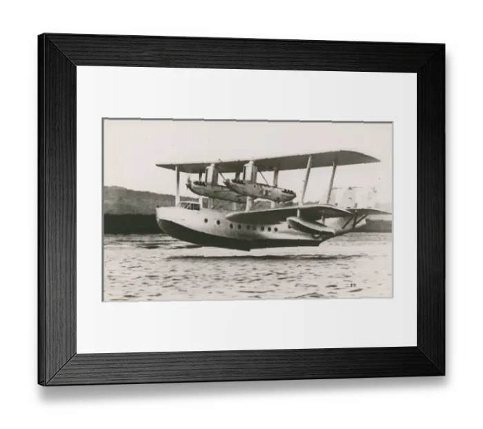Framed Print : Short S19 Singapore III, K6915 Framed Print : Short S19 Singapore III, K6915