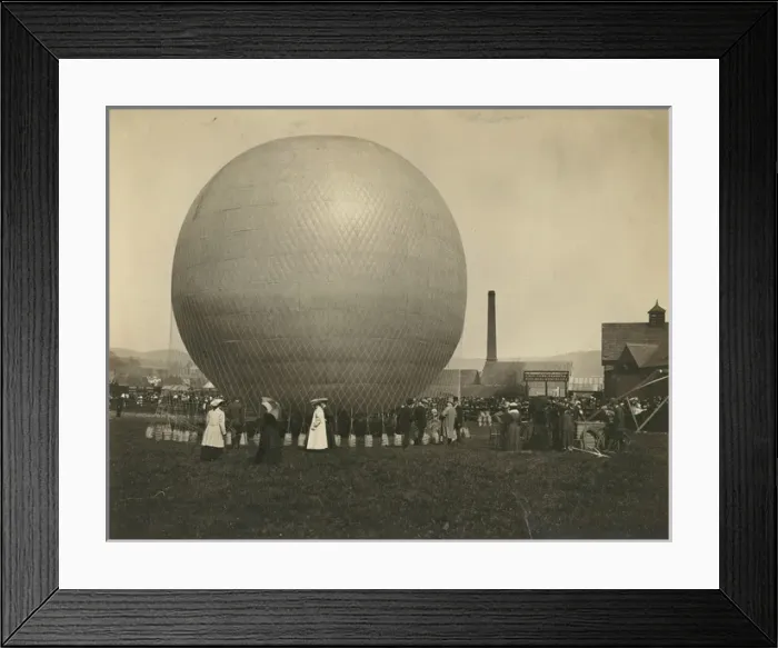 Framed Print : Frank Hedges Butlers balloon Dolce Far Niente Framed Print : Frank Hedges Butlers balloon Dolce Far Niente
