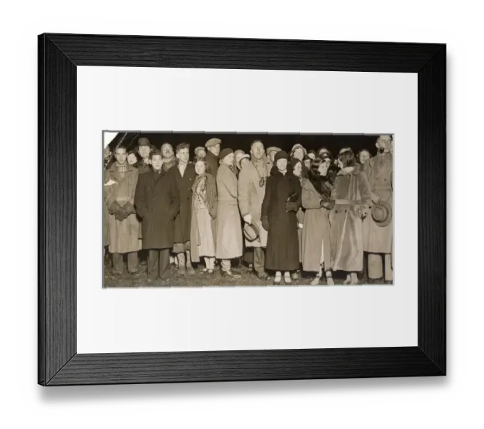 Framed Print : Crowd awaiting the start of MacRobertson Air Race Framed Print : Crowd awaiting the start of MacRobertson Air Race