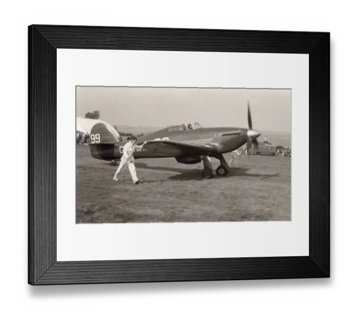 Framed Print : Hawker Hurricane IIC, PZ865 / G-AMAU Framed Print : Hawker Hurricane IIC, PZ865 / G-AMAU