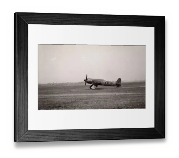 Framed Print : The first Hawker Sea Fury semi-navalised prototype, SR661 Framed Print : The first Hawker Sea Fury semi-navalised prototype, SR661