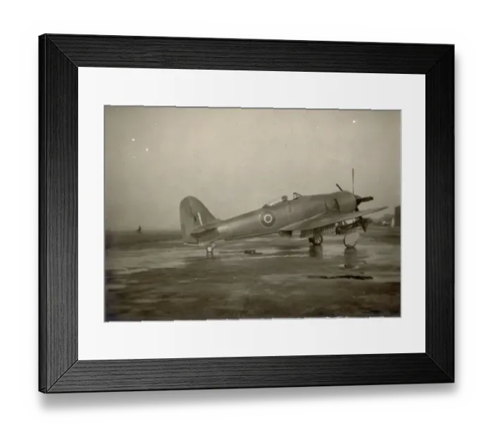 Framed Print : The Hawker Sea Fury fully-navalised prototype, SR666 Framed Print : The Hawker Sea Fury fully-navalised prototype, SR666