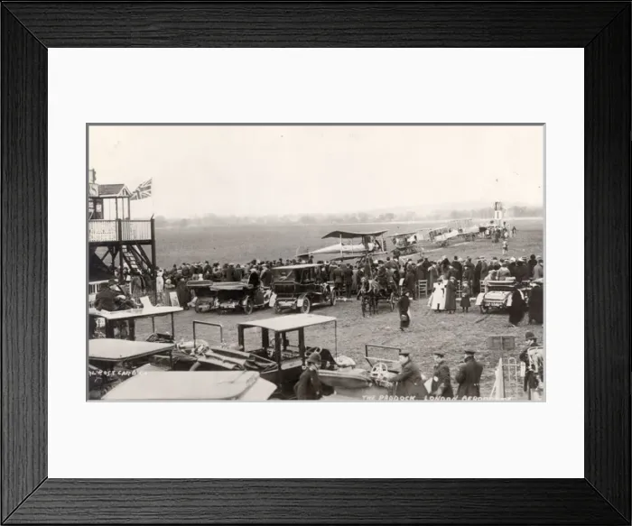Framed Print : The Paddock at Hendon Framed Print : The Paddock at Hendon