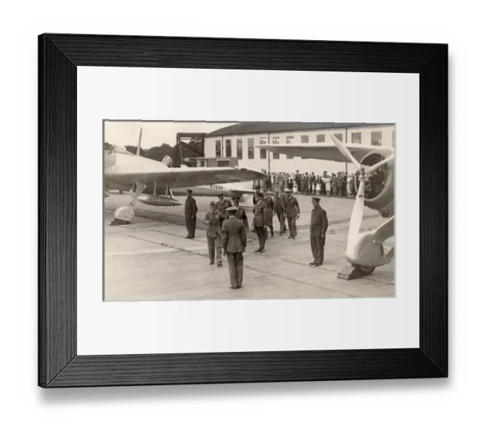 Framed Print : King Edward VIII and the Duke of York inspect pre-prototype Framed Print : King Edward VIII and the Duke of York inspect pre-prototype