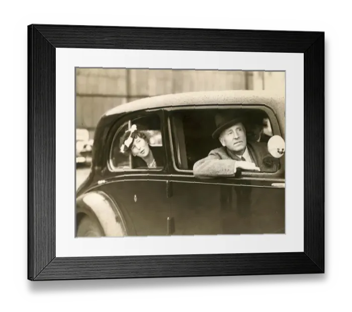 Framed Print : Lord and Lady Londonderry watch the flying Framed Print : Lord and Lady Londonderry watch the flying