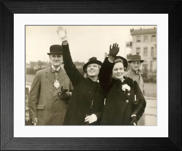 Framed Print : The Mayor of Croydon, Lady Connop Guthrie Framed Print : The Mayor of Croydon, Lady Connop Guthrie