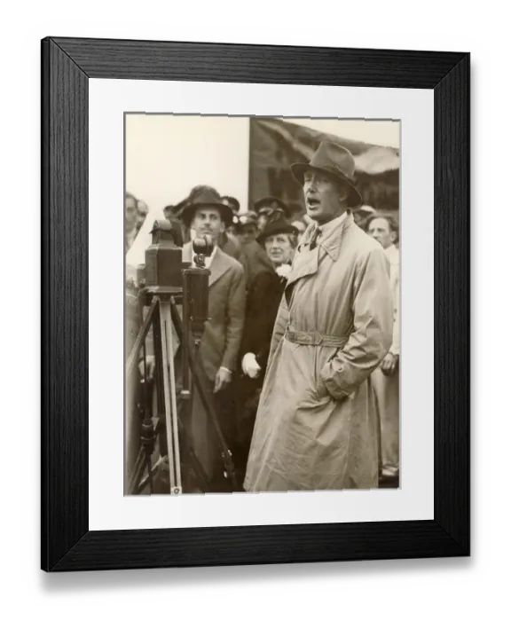 Framed Print : C W A Scott making a speech at Croydon Framed Print : C W A Scott making a speech at Croydon