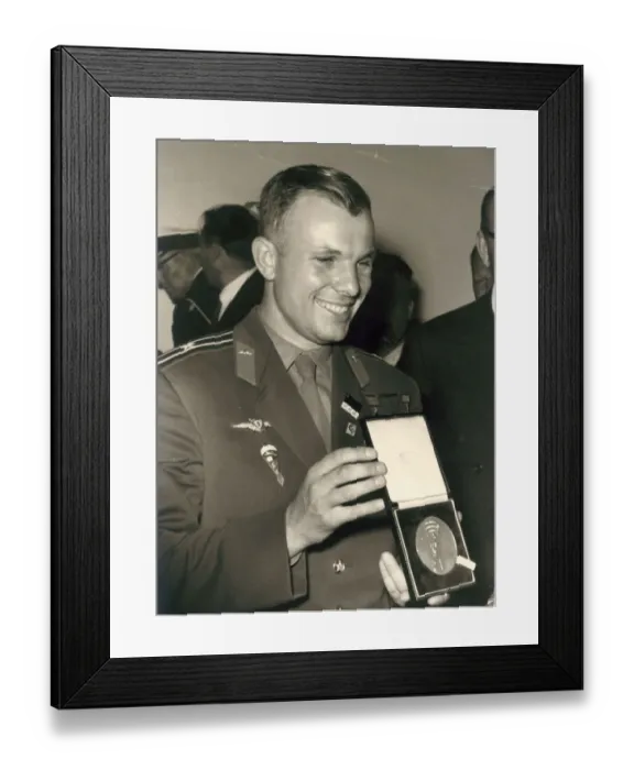 Framed Print : Cosmonaut Major Yuri Alekseyevich Gagarin, 1934-1968 Framed Print : Cosmonaut Major Yuri Alekseyevich Gagarin, 1934-1968