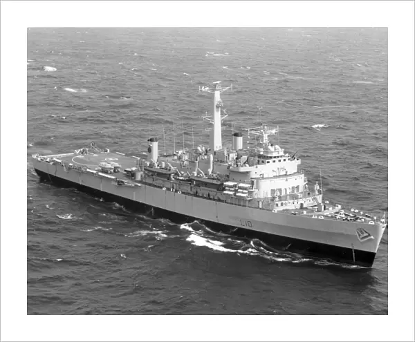 HMS Fearless (L10)