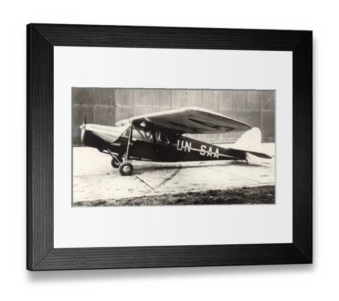 Framed Print : de Havilland DH80A Puss Moth, UN-Sa Framed Print : de Havilland DH80A Puss Moth, UN-Sa