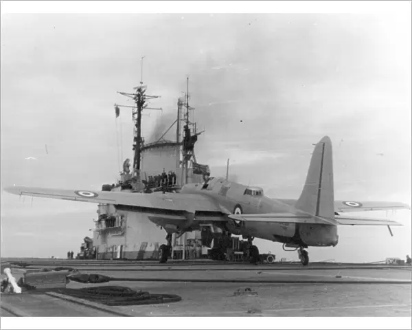 Short Sturgeon TT2 aboard an aircraft carrier