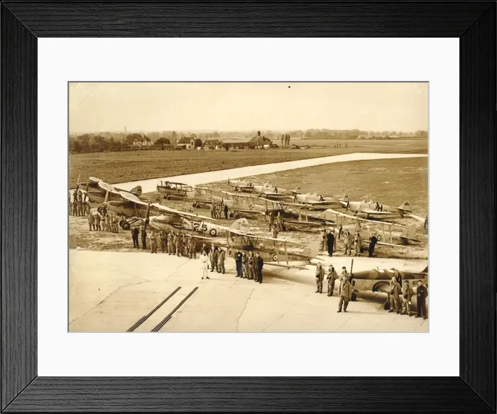 Framed Print : The aircraft and pupils of the RAFVR at Gatwick
