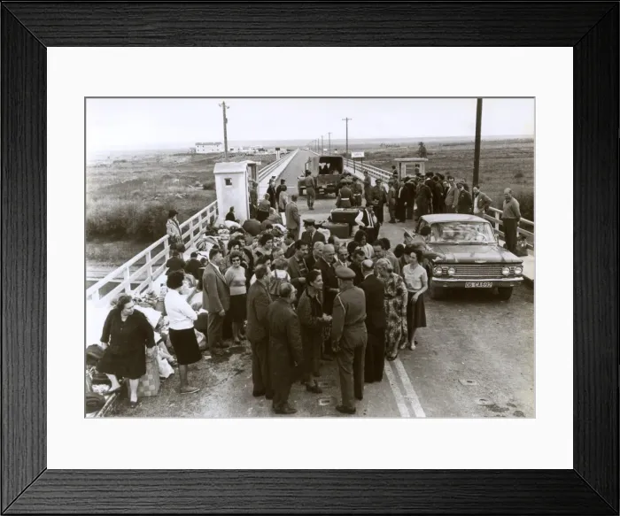 Framed Print : Repatriation to Greece from Turkey Framed Print : Repatriation to Greece from Turkey