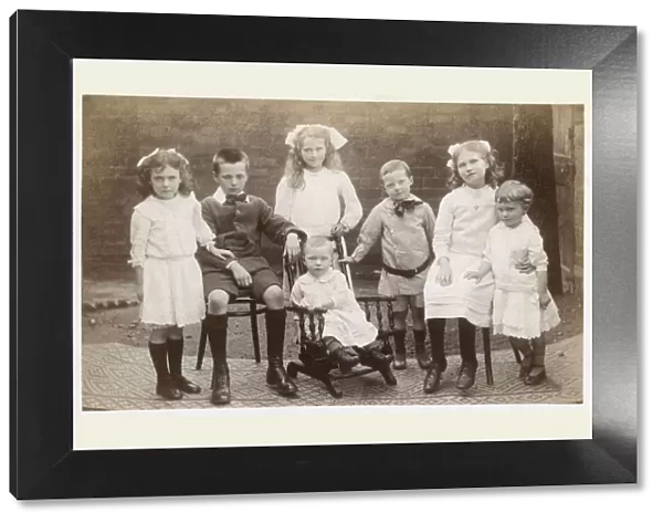 Group of Edwardian Children - Clearly one family