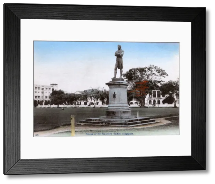 Framed Print : Statue of Sir Stamford Raffles, Singapore Framed Print : Statue of Sir Stamford Raffles, Singapore