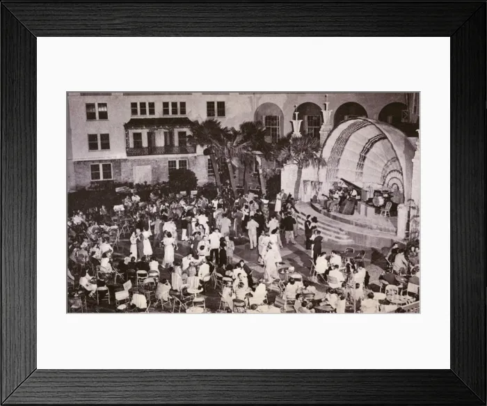Framed Print : Princess Hotel, Hamilton, Bermuda - The outdoor Patio Framed Print : Princess Hotel, Hamilton, Bermuda - The outdoor Patio