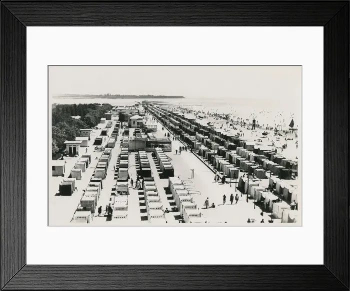 Framed Print : Bathing Tents on the beach at Grado, Italy Framed Print : Bathing Tents on the beach at Grado, Italy
