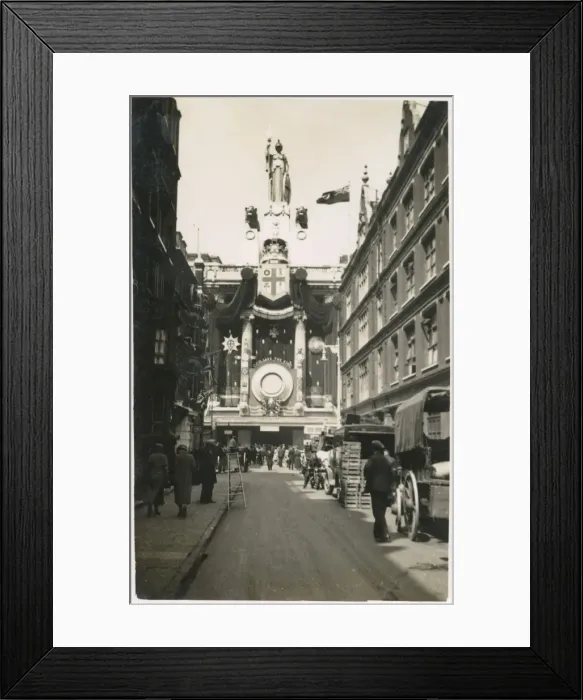 Framed Print : Selfridges, Oxford Street - Jubilee of George V Framed Print : Selfridges, Oxford Street - Jubilee of George V