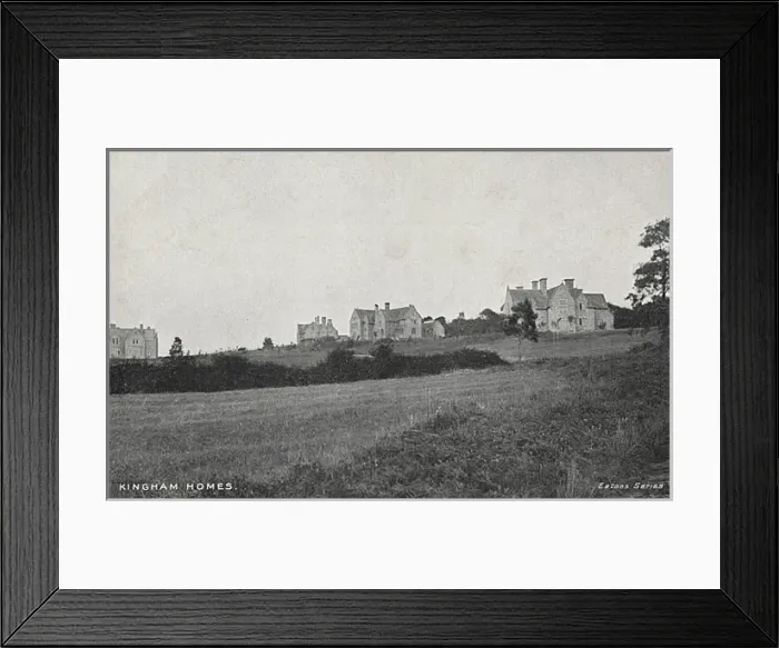 Framed Print : Houses in Kingham, Oxfordshire Framed Print : Houses in Kingham, Oxfordshire