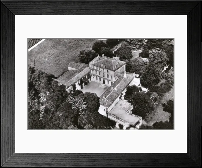 Framed Print : France - Saint-Emilion (Gironde) - Le Chateau de Figeac Framed Print : France - Saint-Emilion (Gironde) - Le Chateau de Figeac