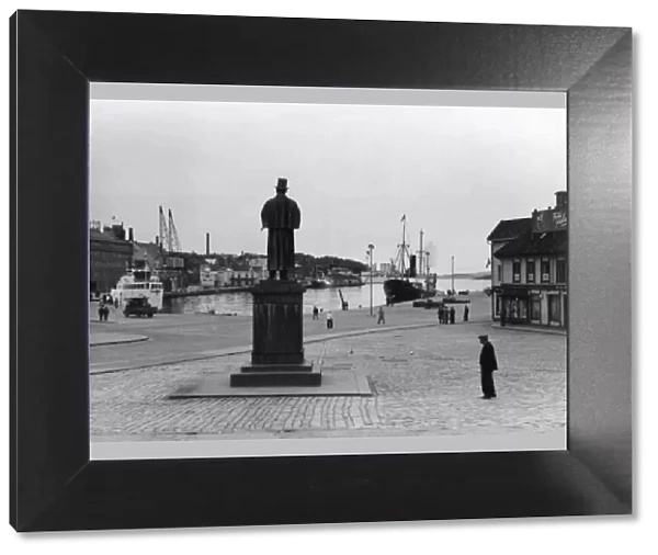 The Harbour in Stavanger - Statue of Alexander Kielland