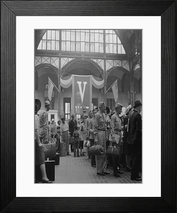Framed Print : WWII servicemen at Pennsylvania Railroad Station, New York Framed Print : WWII servicemen at Pennsylvania Railroad Station, New York