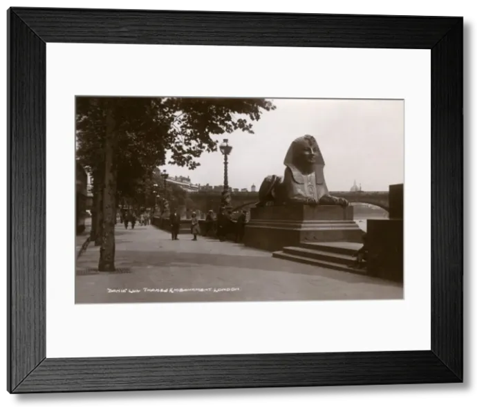 Framed Print : The Thames Embankment, London Framed Print : The Thames Embankment, London