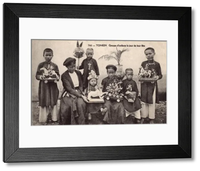 Framed Print : Vietnam - Tonkin Province - Group of children on fete day Framed Print : Vietnam - Tonkin Province - Group of children on fete day