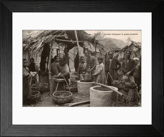 Framed Print : Workers manufacturing Annamite paper - Vietnam Framed Print : Workers manufacturing Annamite paper - Vietnam