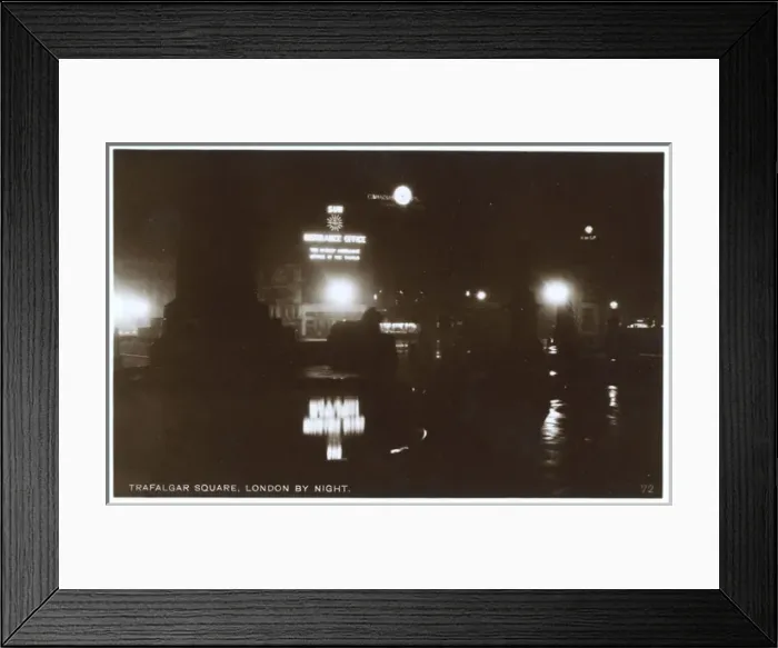 Framed Print : Nightime in Tralgar Square, London Framed Print : Nightime in Tralgar Square, London