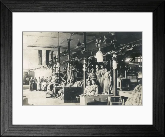 Framed Print : WW1 - Women War Work - Linen Manufacturing Framed Print : WW1 - Women War Work - Linen Manufacturing