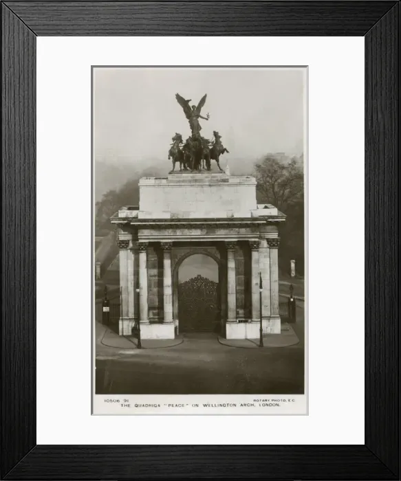 Framed Print : The Wellington Arch - Hyde Park Corner, London Framed Print : The Wellington Arch - Hyde Park Corner, London