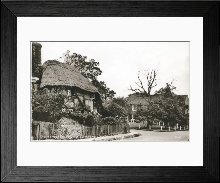 Framed Print : Thatched Cottage and Chantry Green, Steyning - West Sussex Framed Print : Thatched Cottage and Chantry Green, Steyning - West Sussex