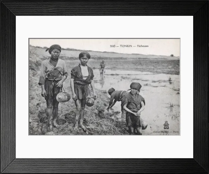 Framed Print : Fisherwomen - Vietnam Framed Print : Fisherwomen - Vietnam