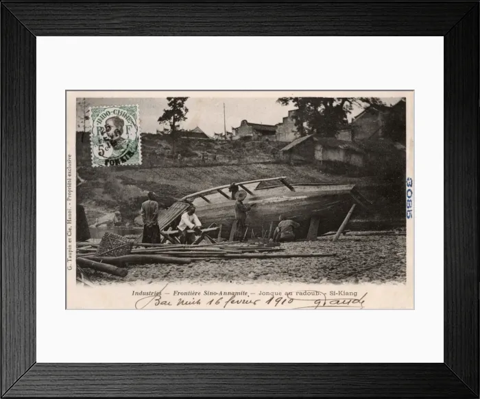 Framed Print : Repairing a junk - Vietnam / China border - Xi River Framed Print : Repairing a junk - Vietnam / China border - Xi River