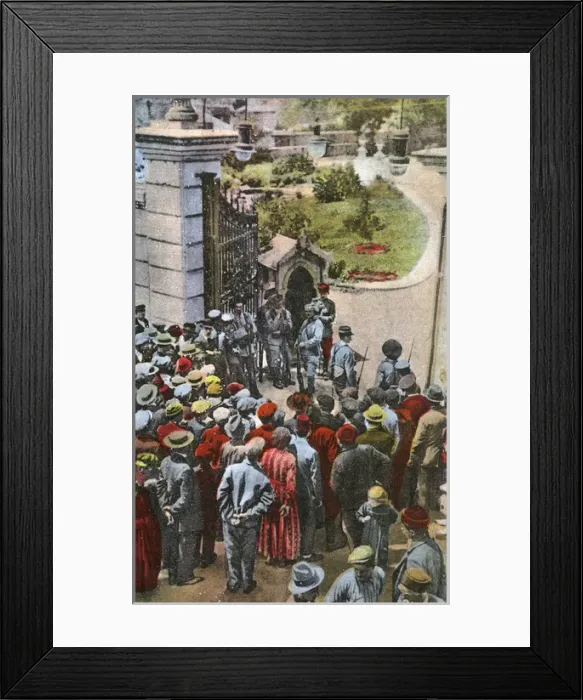 Framed Print : Thessaloniki - Martial Law - Crowd at the Government House Framed Print : Thessaloniki - Martial Law - Crowd at the Government House
