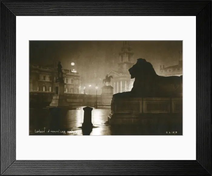 Framed Print : Trafalgar Square, London - At Night Framed Print : Trafalgar Square, London - At Night