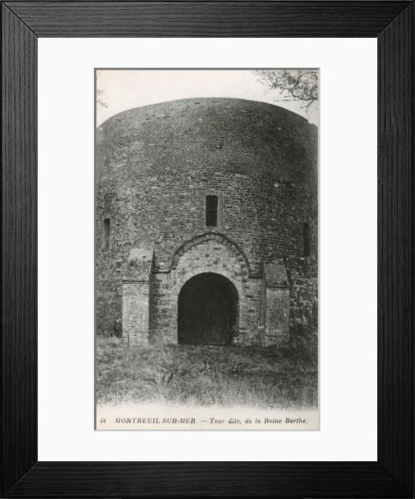 Framed Print : France, Pas-de-Calais Department - Montreuil-sur-Mer Framed Print : France, Pas-de-Calais Department - Montreuil-sur-Mer