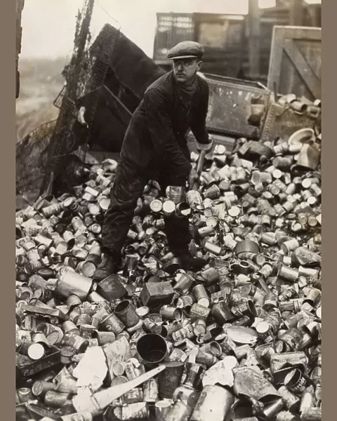 WW2 - Recycling cans to aid war effort in East Ham, London