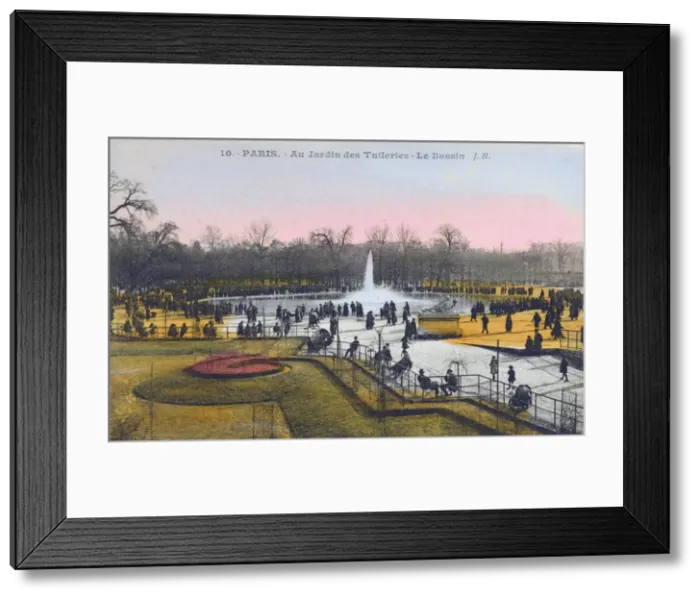 Framed Print : Paris, France - Tuileries Garden - Le Bassin Framed Print : Paris, France - Tuileries Garden - Le Bassin