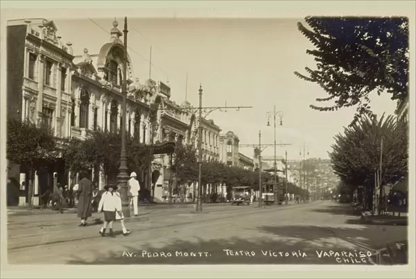 Chile - Valparaiso - Avenue Pedro Montt, Teatro Victoria