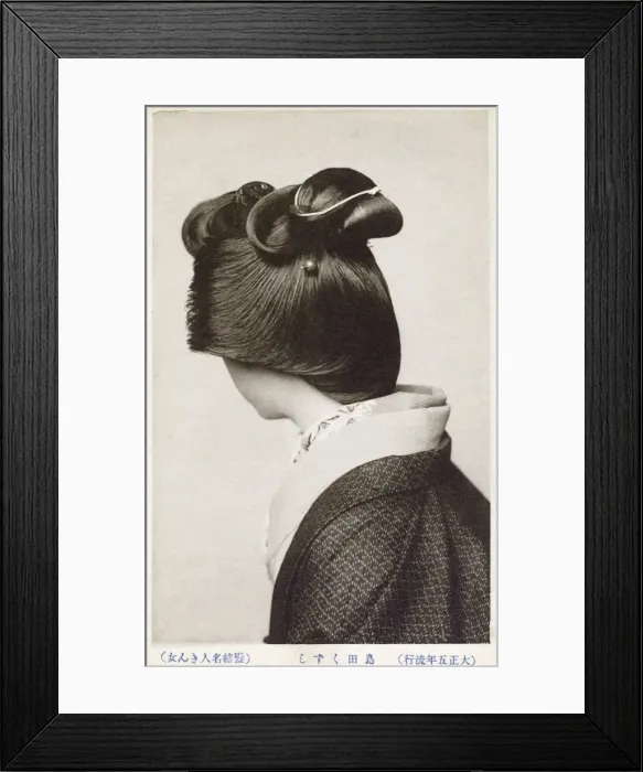 Framed Print : Geisha hairstyle viewed from rear - Japan Framed Print : Geisha hairstyle viewed from rear - Japan