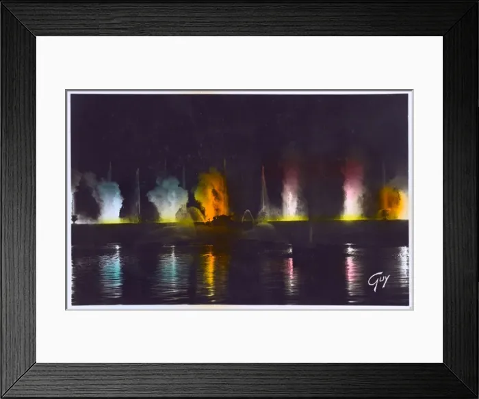 Framed Print : Illuminated fountains at the Palace of Versailles, France Framed Print : Illuminated fountains at the Palace of Versailles, France