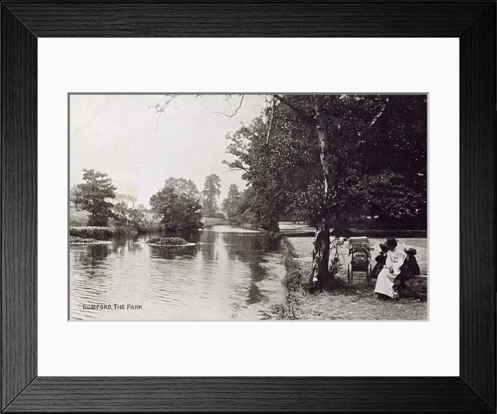 Framed Print : Raphael Park Lake, Romford, London, England Framed Print : Raphael Park Lake, Romford, London, England