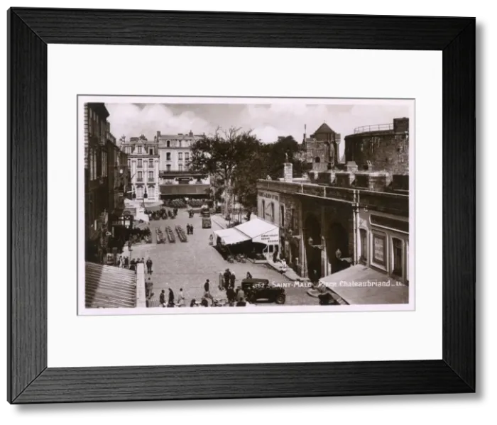 Framed Print : Place Chateaubriand, St. Malo, France Framed Print : Place Chateaubriand, St. Malo, France