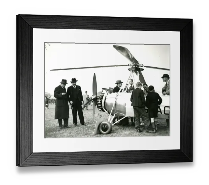 Framed Print : Viscount Swinton, left, and Frederick Handley Page inspe? Framed Print : Viscount Swinton, left, and Frederick Handley Page inspe?