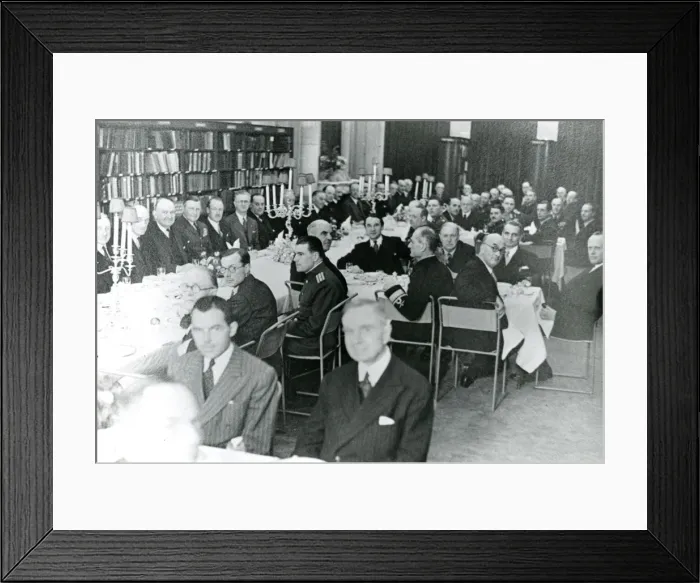Framed Print : Wilbur Wright Dinner held in the Library of the Royal Ae? Framed Print : Wilbur Wright Dinner held in the Library of the Royal Ae?